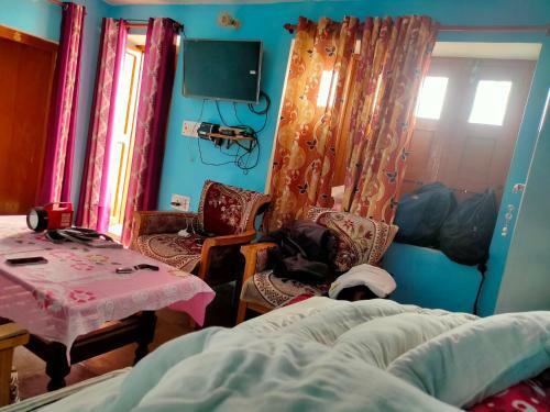 Hilltop Retreat Mukteshwar Homestay