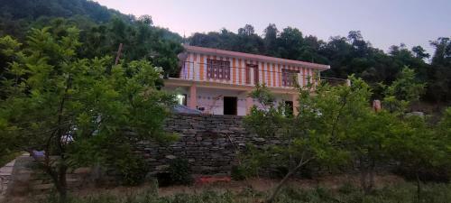 Hilltop Retreat Mukteshwar Homestay