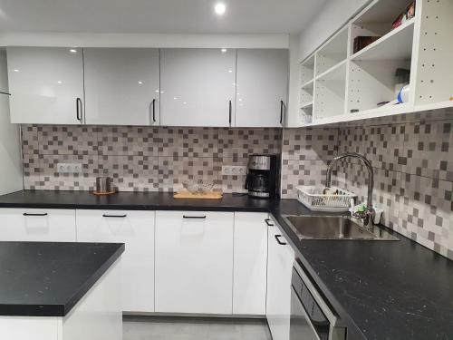 Habitaciones Privadas En Precioso Piso Compartido