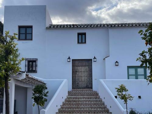 6-bed 5-bath Villa With Large Private Pool