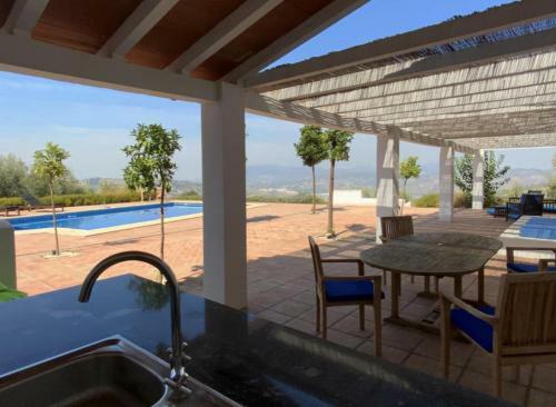 6-bed 5-bath Villa With Large Private Pool