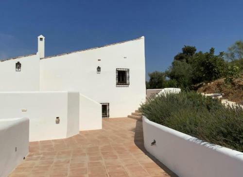 6-bed 5-bath Villa With Large Private Pool