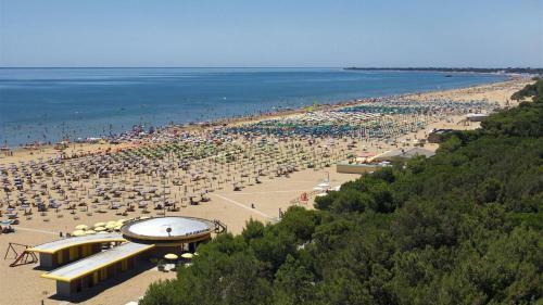 Spacious Villa Located In Lignano Pineta