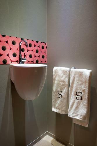 Square Hotel