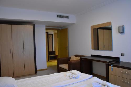 Private Apartments Cts In Emerald Beach Resort & Spa