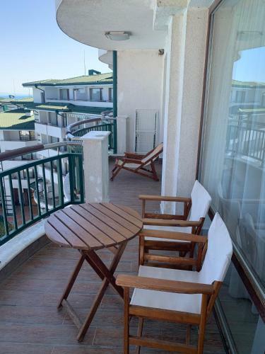 Private Apartments Cts In Emerald Beach Resort & Spa