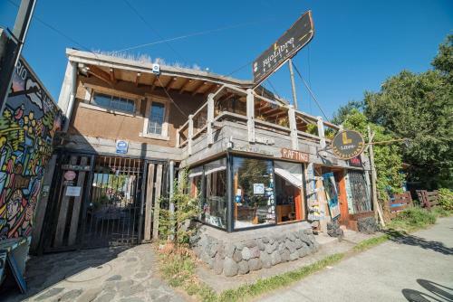 Albergue Hostal Rio Libre Puc�n