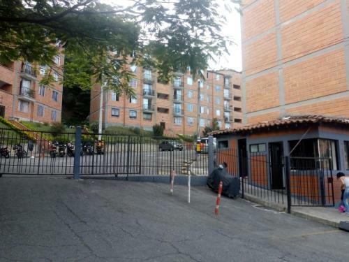 Apartamento 201 Amplio Y C�modo Medellin 90 Mts