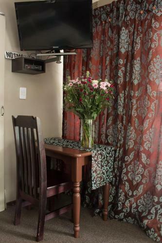 Hostal Gemstone Guest House