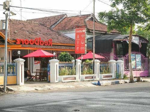 Hotel Reddoorz Plus @ Alun Alun Nganjuk