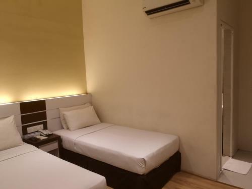 The V Hotel