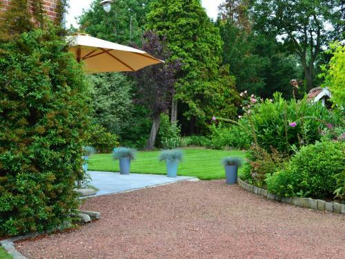 Charming Holiday Home In Oosteeklo With Garden