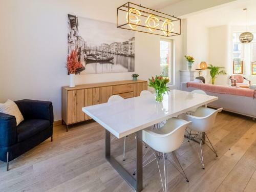 Charming Holiday Home In Oosteeklo With Garden