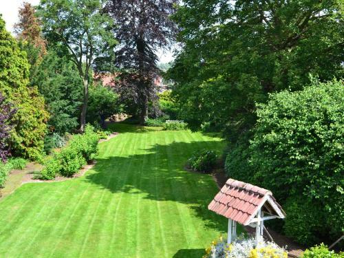 Charming Holiday Home In Oosteeklo With Garden