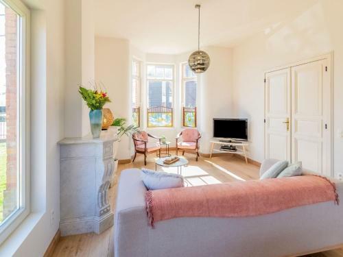 Charming Holiday Home In Oosteeklo With Garden