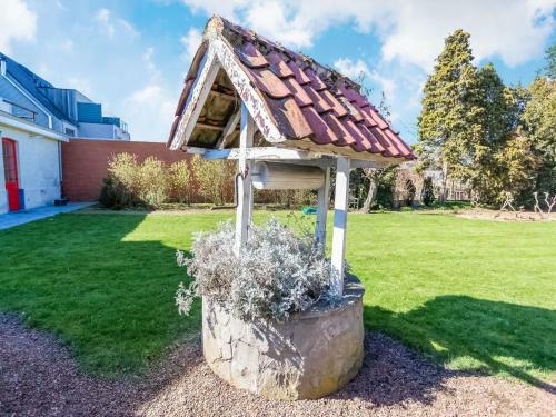 Charming Holiday Home In Oosteeklo With Garden
