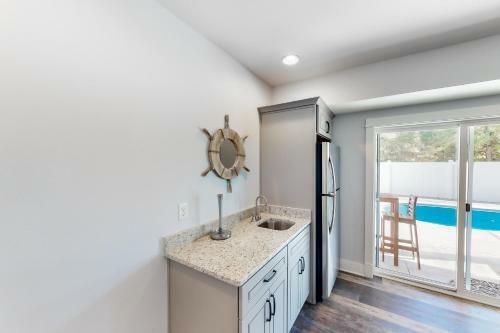 Spectacular Sunset Beach House Cb105