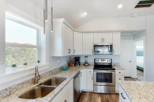 Spectacular Sunset Beach House Cb105