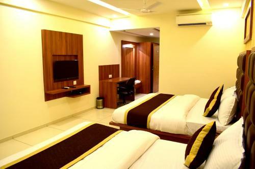 Hotel The Royal Square - Sky Stays (Chandkheda)