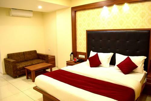 Hotel The Royal Square - Sky Stays (Chandkheda)