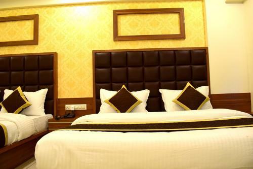 Hotel The Royal Square - Sky Stays (Chandkheda)