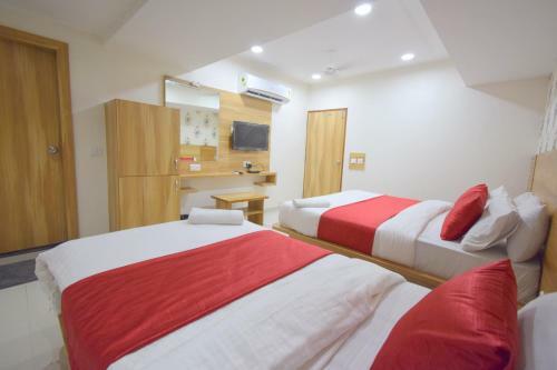 Hotel The Royal Square - Sky Stays (Chandkheda)