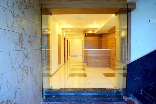 Hotel The Royal Square - Sky Stays (Chandkheda)