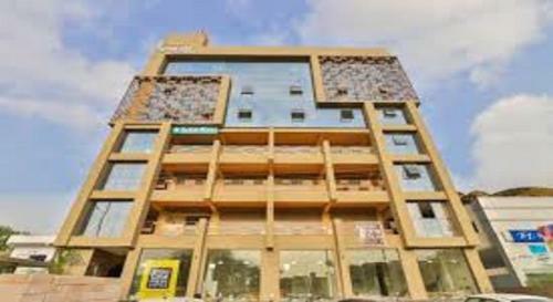Hotel The Royal Square - Sky Stays (Chandkheda)