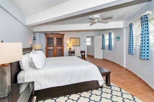 Cayman Castle By Grand Cayman Villas