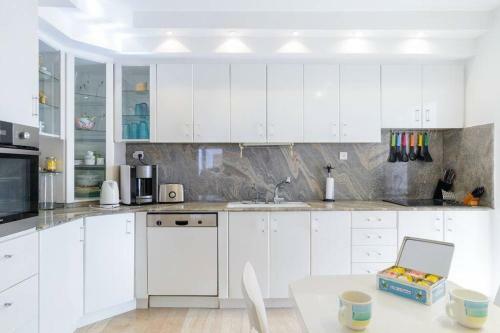Luxury 4 Bedroom Sea View Apartment Netanya