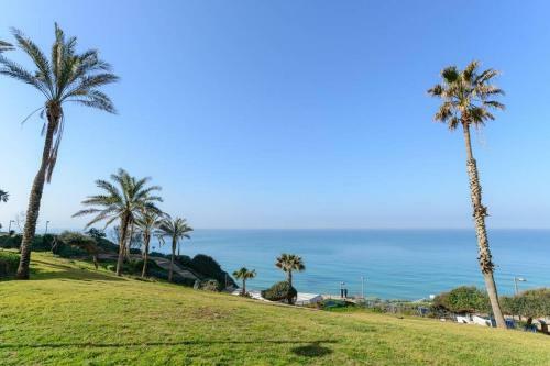 Luxury 4 Bedroom Sea View Apartment Netanya