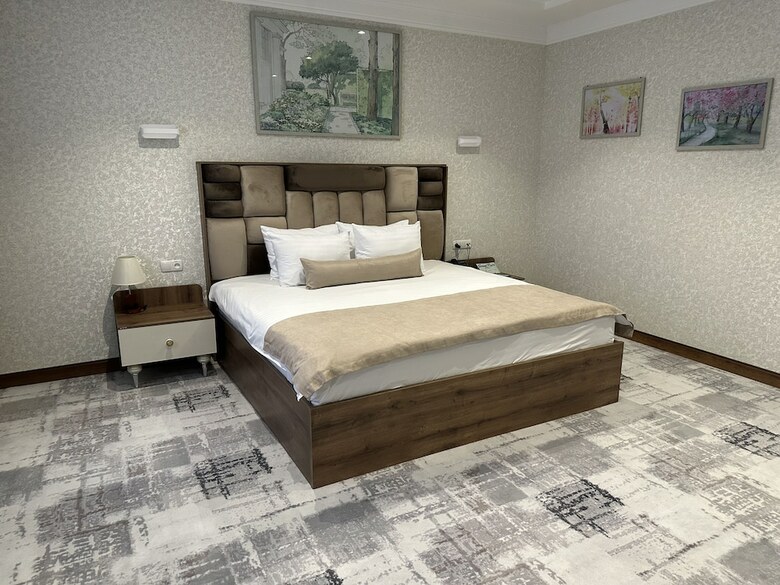 Green Park Hotel