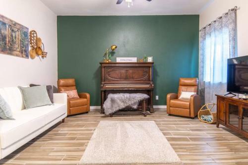 Vintage Cottage!