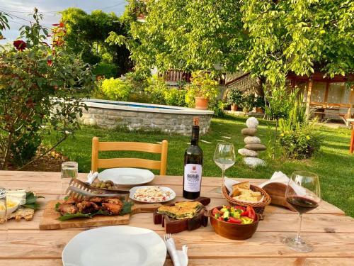 Hostal Alpeta Agrotourism & Winery - Roshnik , Berat