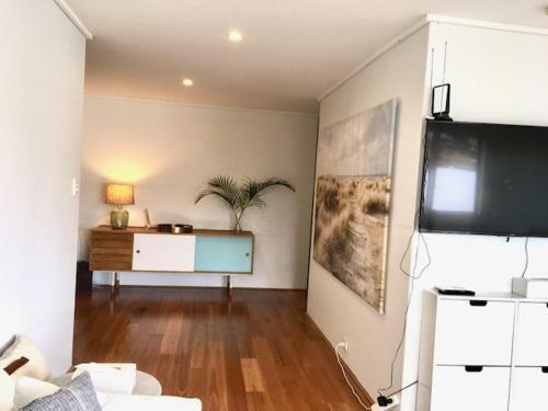 Breezy Ascot Apartment