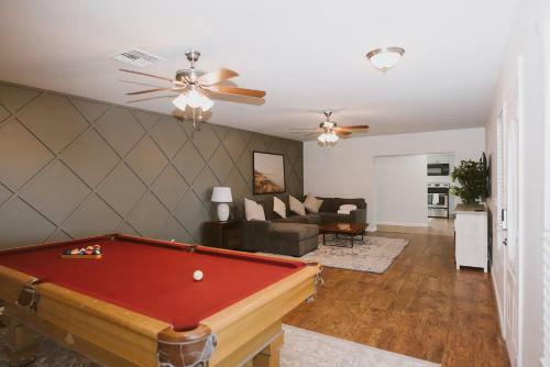 Spacious Chandler Getaway Home With Pool Table Home