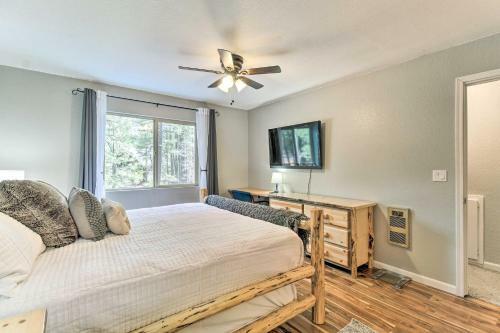 Pinetop Cabin With Deck, Private Loft, Fire Pit