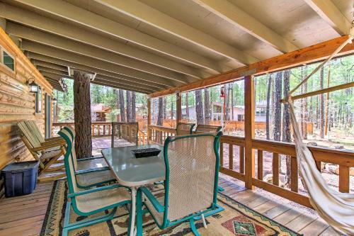 Pinetop Cabin With Deck, Private Loft, Fire Pit