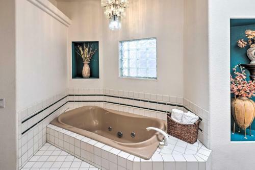 Lake Havasu City Abode With Pool And Mtn Views!