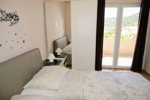 Lovely 2-bed Apartment In Vinisce Close To Beach