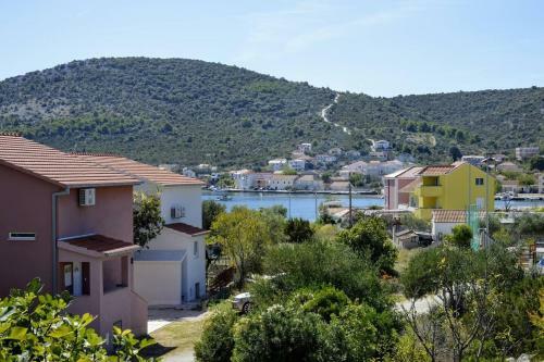 Lovely 2-bed Apartment In Vinisce Close To Beach