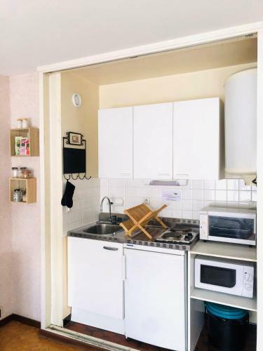 Apartamento Beau Studio Avec Agr�able Loggia Et Vue D�gag�e