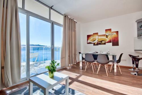 Direct Seaviews Tigne Sliema Apartment
