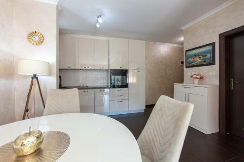 Ena Apartment