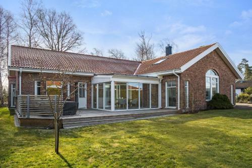 Luxury Three-bedroom Modern Family Home In B�stad