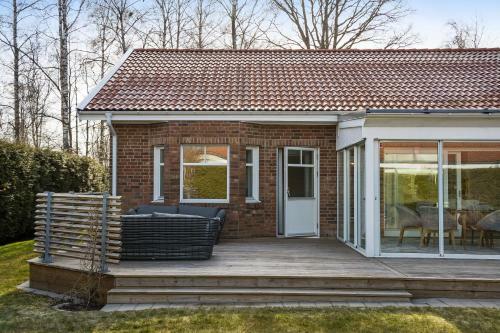 Luxury Three-bedroom Modern Family Home In B�stad