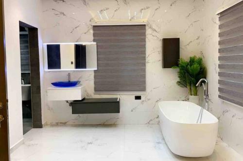 Apartamento Cheerful Two Bedroom Vacation Home With A Pool