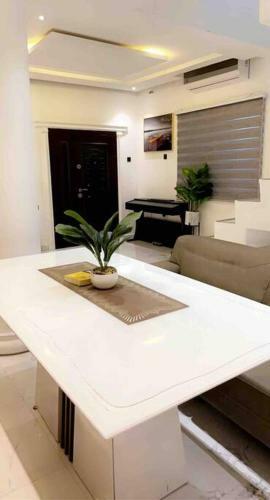 Apartamento Cheerful Two Bedroom Vacation Home With A Pool