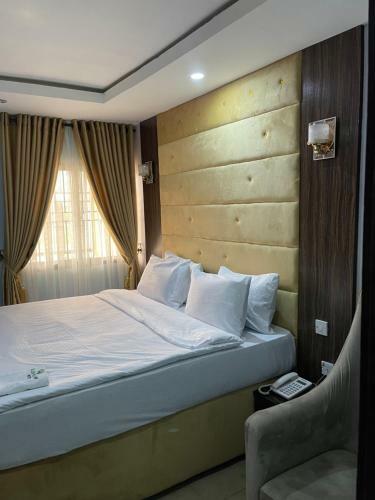 Alluring View Hotel