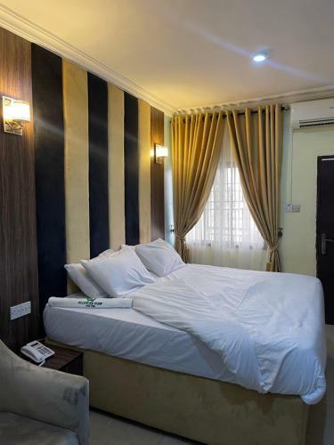 Alluring View Hotel